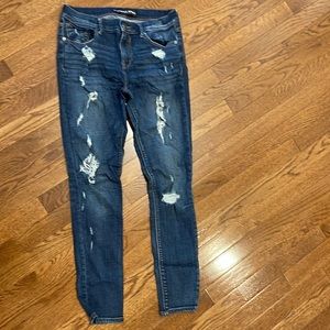 Express jeans mid rise. Super stretch for ultimate comfort.